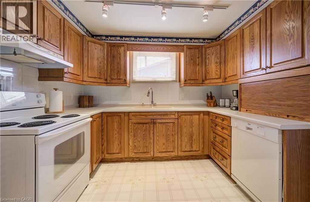












51 UNDERHILL Crescent

,
Kitchener,




Ontario
N2A2S7

