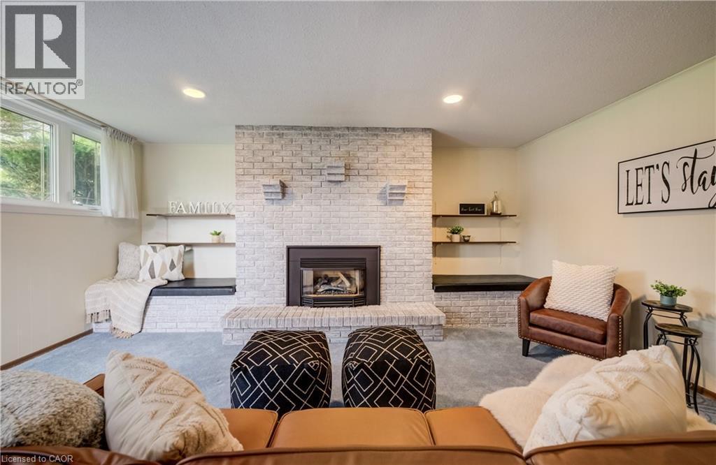 












51 UNDERHILL Crescent

,
Kitchener,




Ontario
N2A2S7

