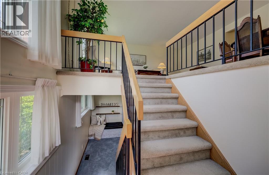 












51 UNDERHILL Crescent

,
Kitchener,




Ontario
N2A2S7

