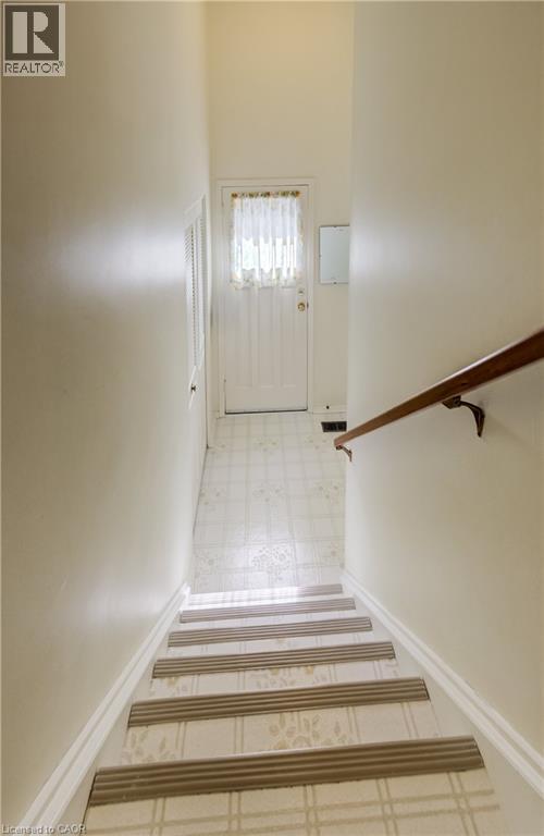 












51 UNDERHILL Crescent

,
Kitchener,




Ontario
N2A2S7

