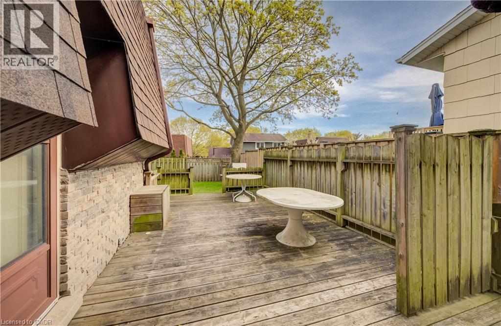 












51 UNDERHILL Crescent

,
Kitchener,




Ontario
N2A2S7


