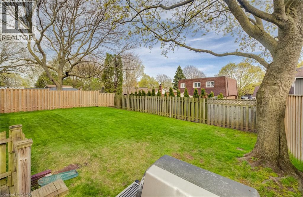 












51 UNDERHILL Crescent

,
Kitchener,




Ontario
N2A2S7

