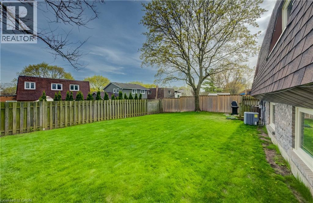 












51 UNDERHILL Crescent

,
Kitchener,




Ontario
N2A2S7

