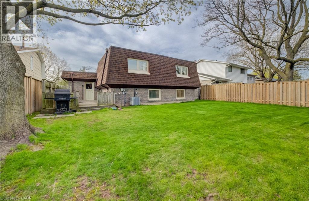 












51 UNDERHILL Crescent

,
Kitchener,




Ontario
N2A2S7

