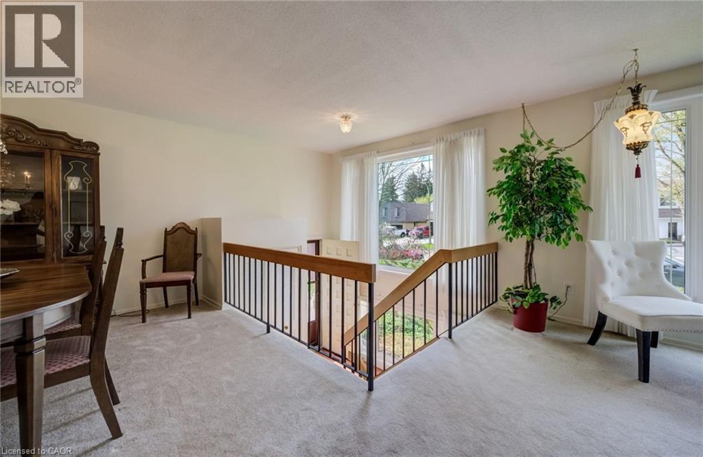 












51 UNDERHILL Crescent

,
Kitchener,




Ontario
N2A2S7

