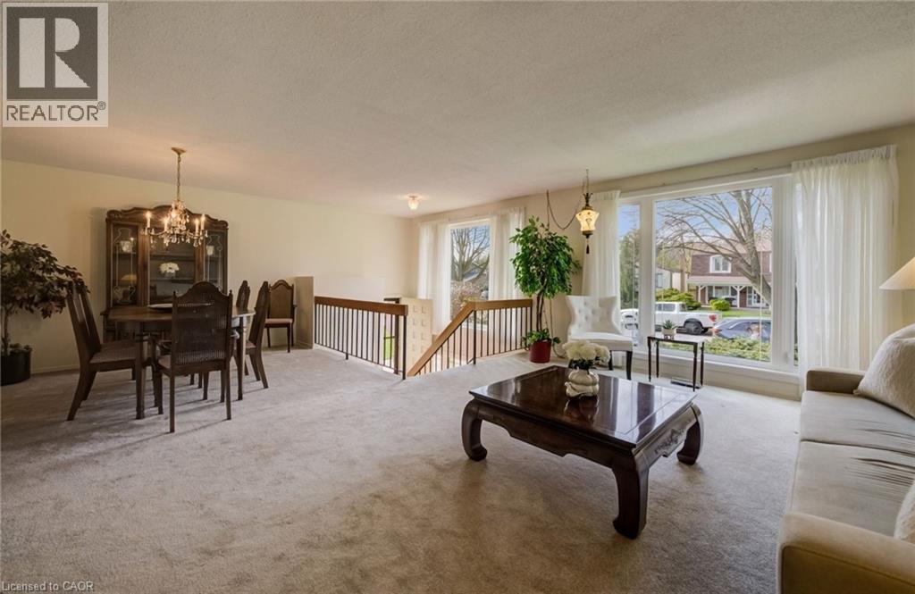 












51 UNDERHILL Crescent

,
Kitchener,




Ontario
N2A2S7

