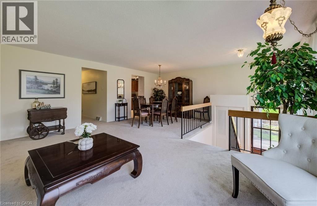 












51 UNDERHILL Crescent

,
Kitchener,




Ontario
N2A2S7

