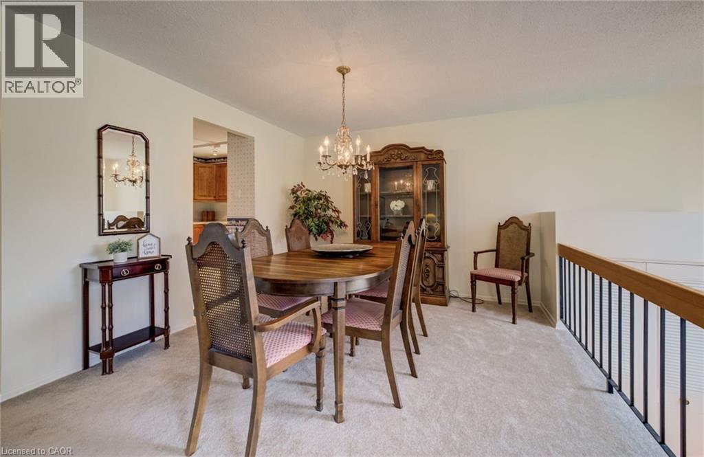 












51 UNDERHILL Crescent

,
Kitchener,




Ontario
N2A2S7

