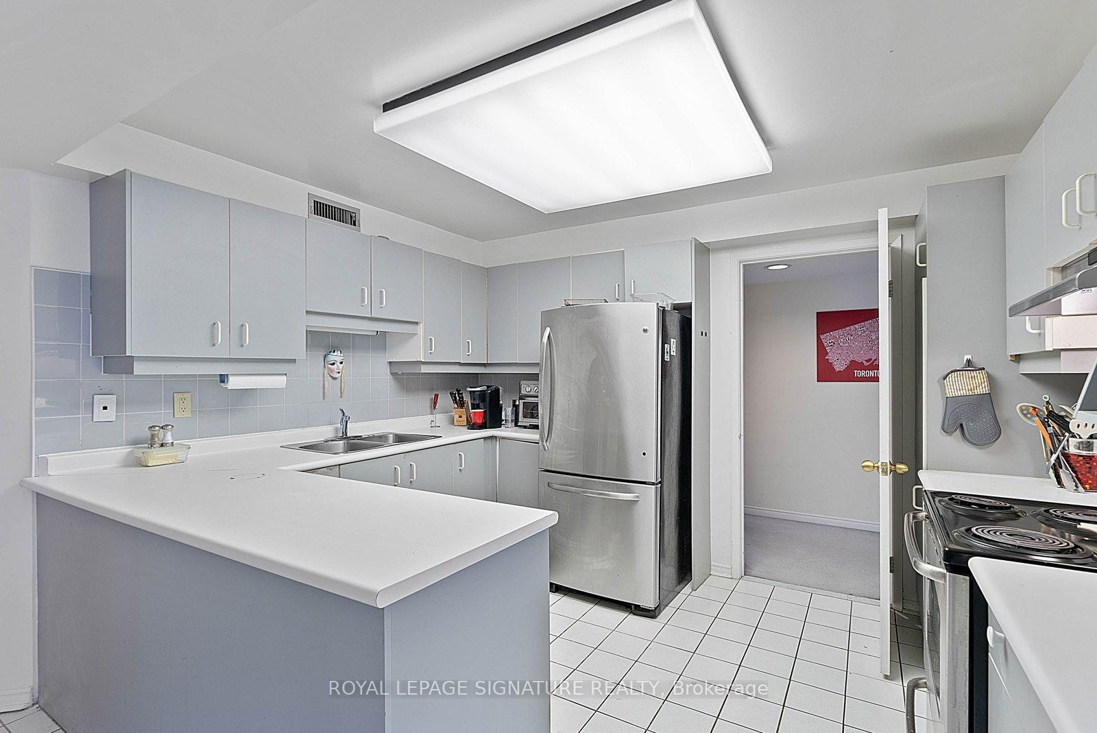 









25


George

Street, 503,
Toronto,




ON
M5A 4L8


