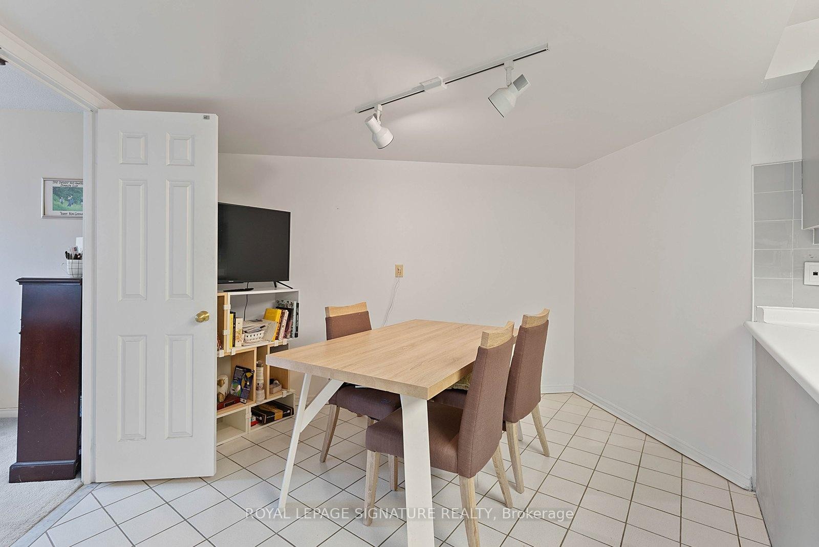 









25


George

Street, 503,
Toronto,




ON
M5A 4L8

