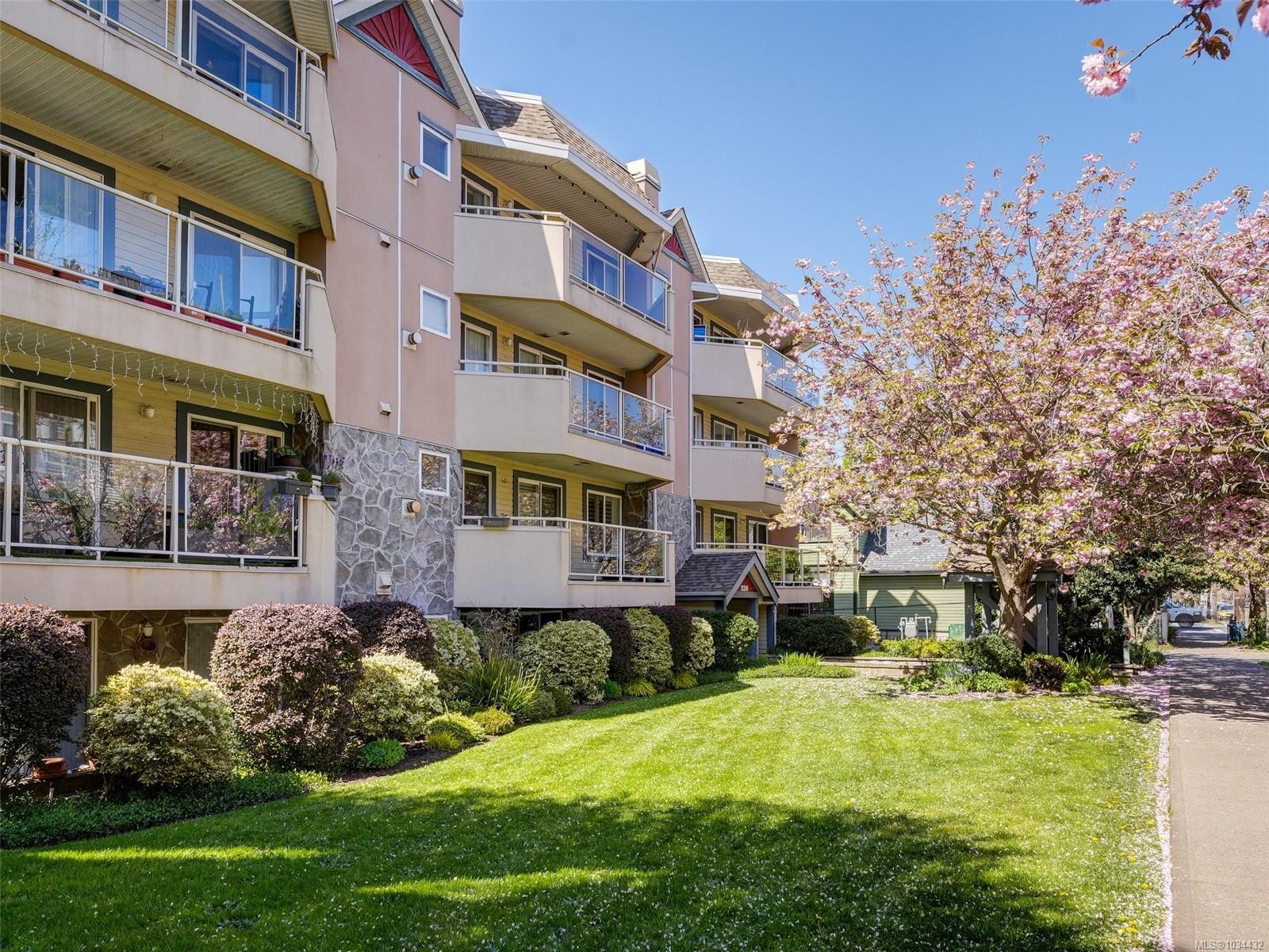 









320


Menzies

St, 202,
Victoria,




BC
V8V 2G9

