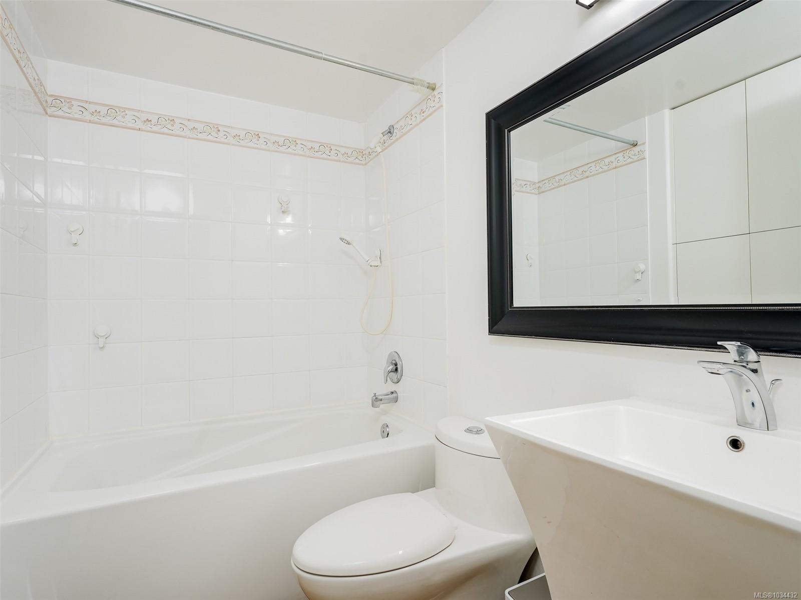 









320


Menzies

St, 202,
Victoria,




BC
V8V 2G9

