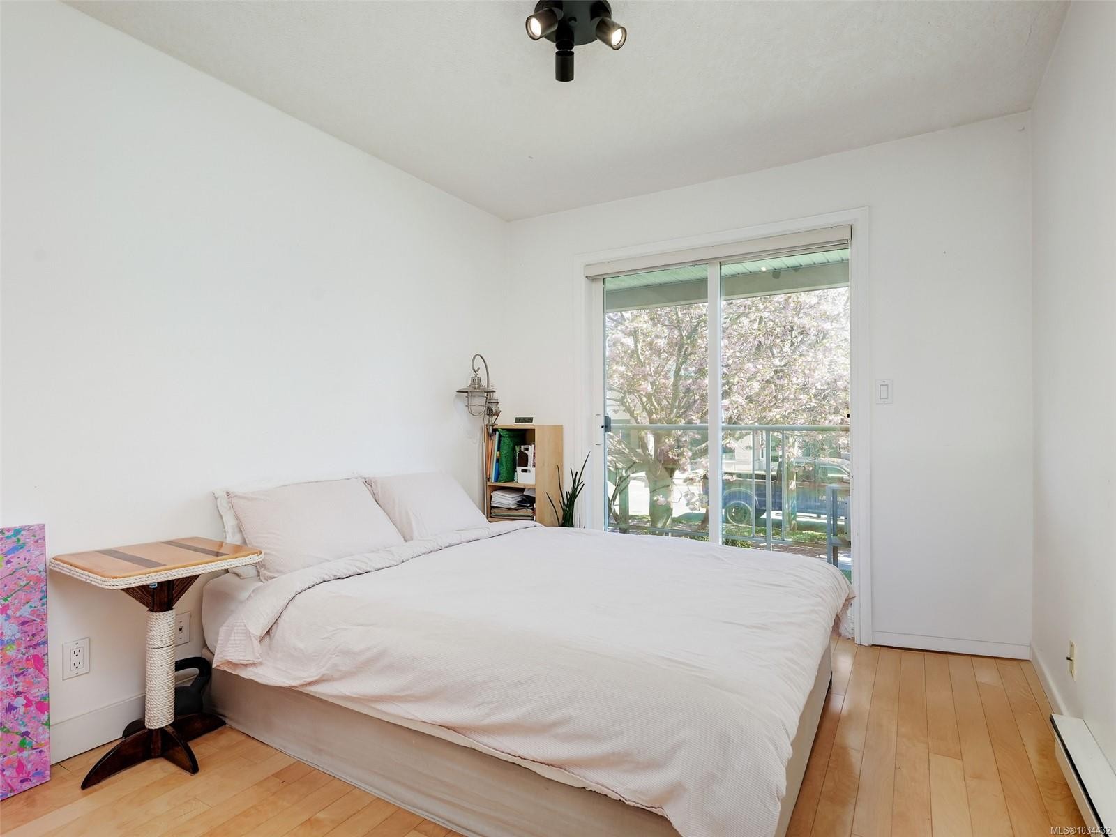 









320


Menzies

St, 202,
Victoria,




BC
V8V 2G9

