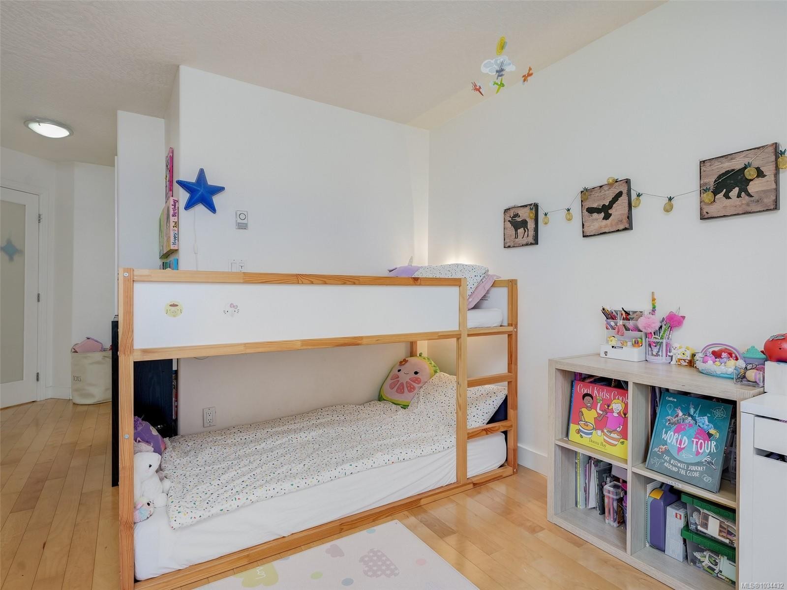 









320


Menzies

St, 202,
Victoria,




BC
V8V 2G9

