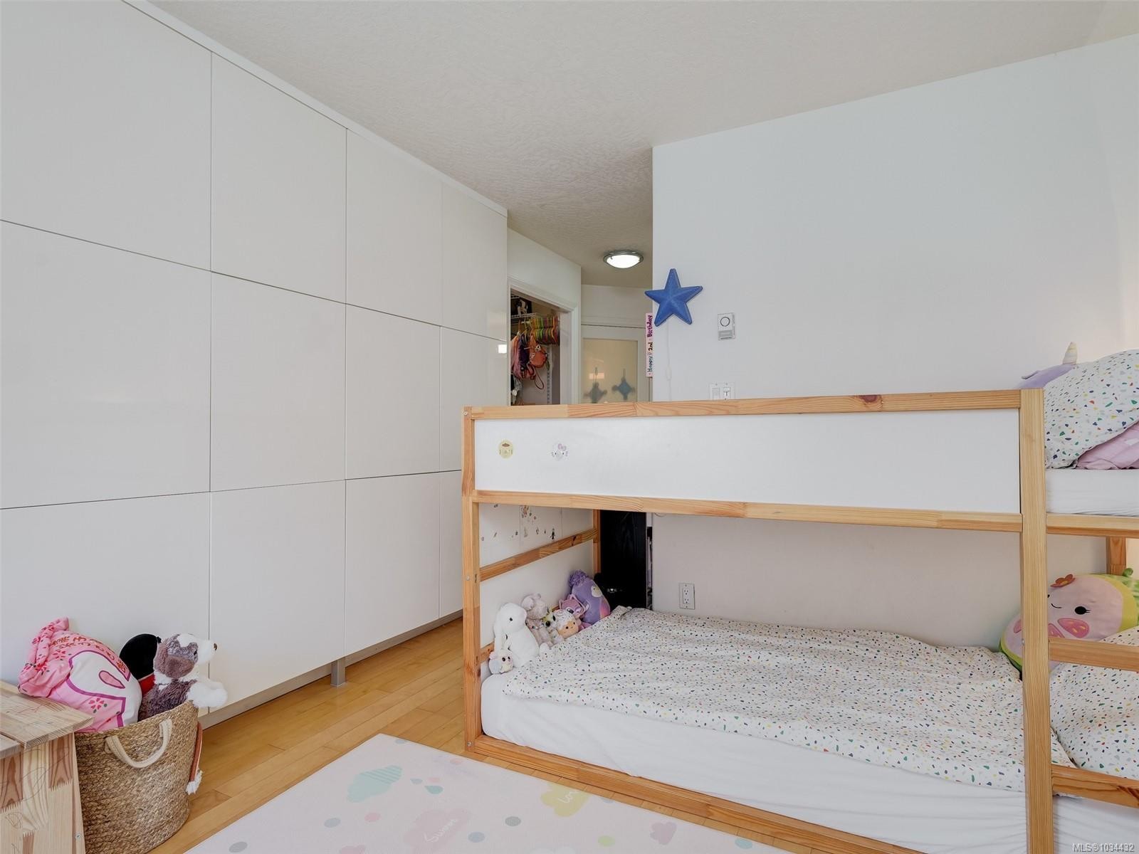









320


Menzies

St, 202,
Victoria,




BC
V8V 2G9


