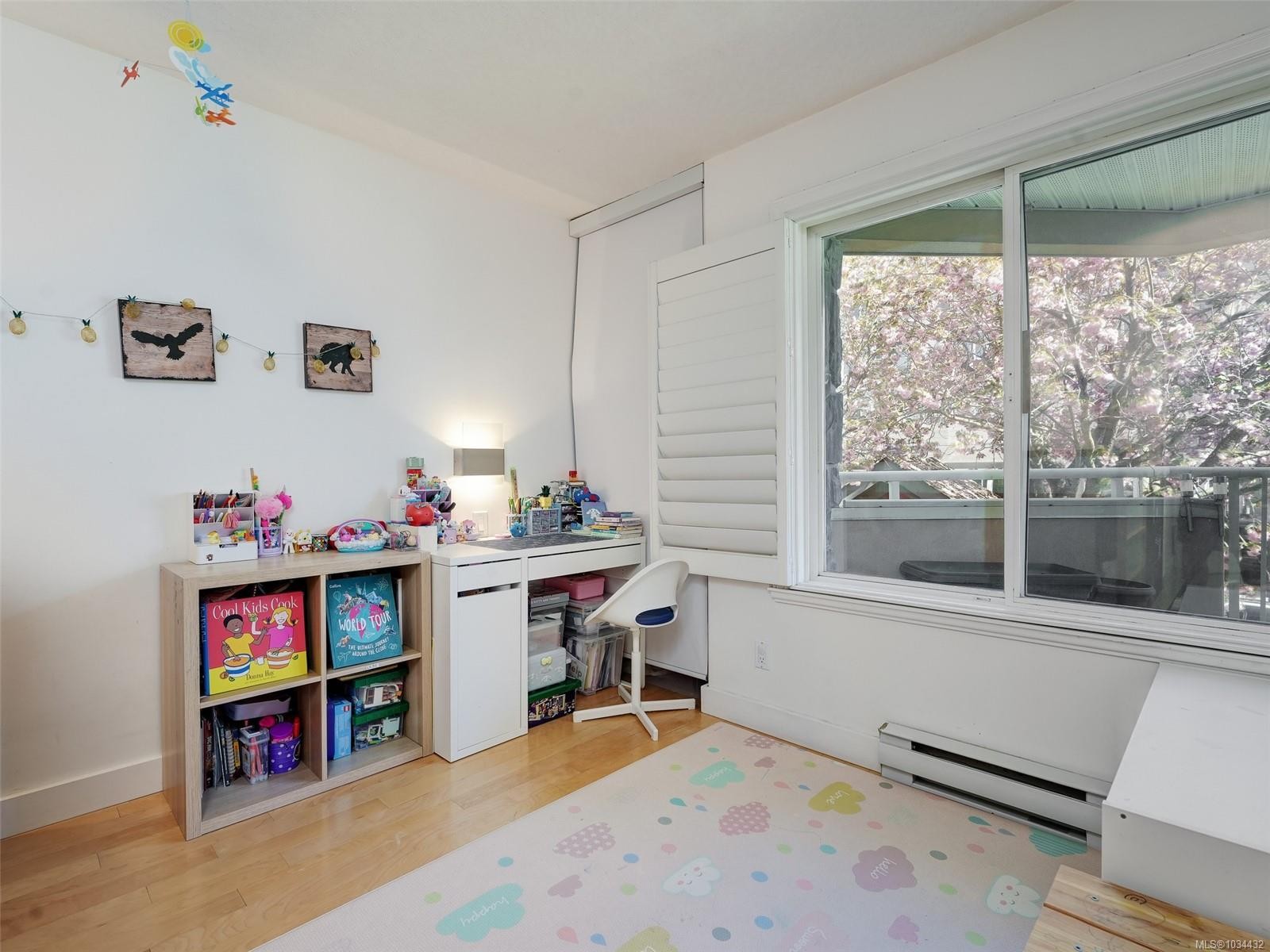









320


Menzies

St, 202,
Victoria,




BC
V8V 2G9

