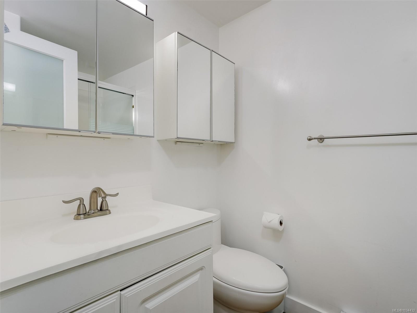 









320


Menzies

St, 202,
Victoria,




BC
V8V 2G9

