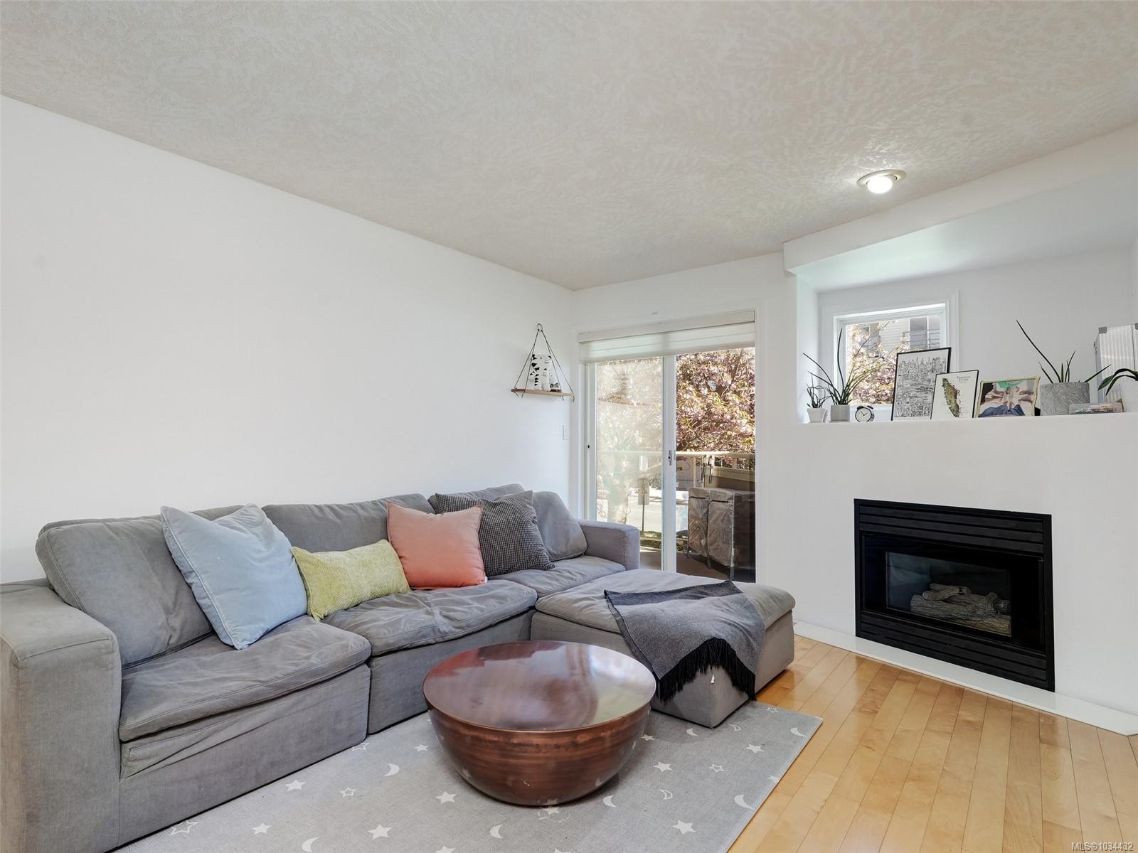 









320


Menzies

St, 202,
Victoria,




BC
V8V 2G9

