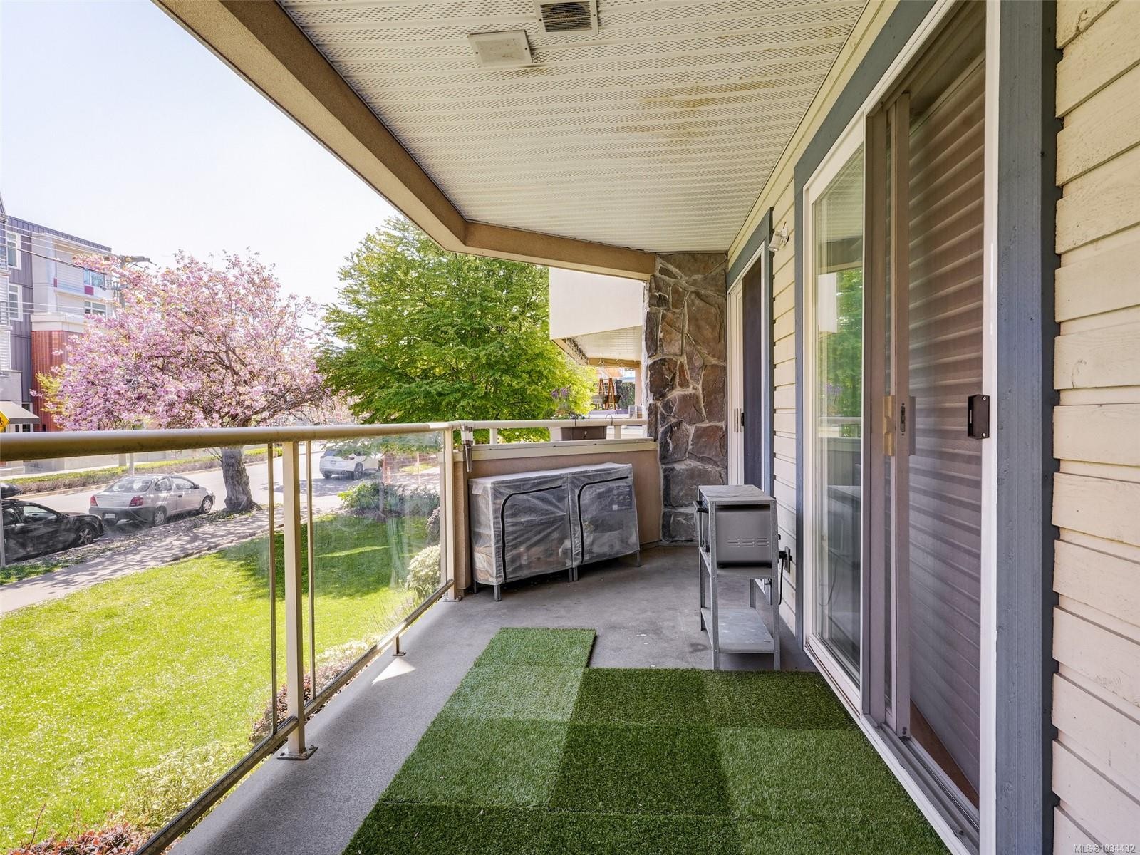 









320


Menzies

St, 202,
Victoria,




BC
V8V 2G9

