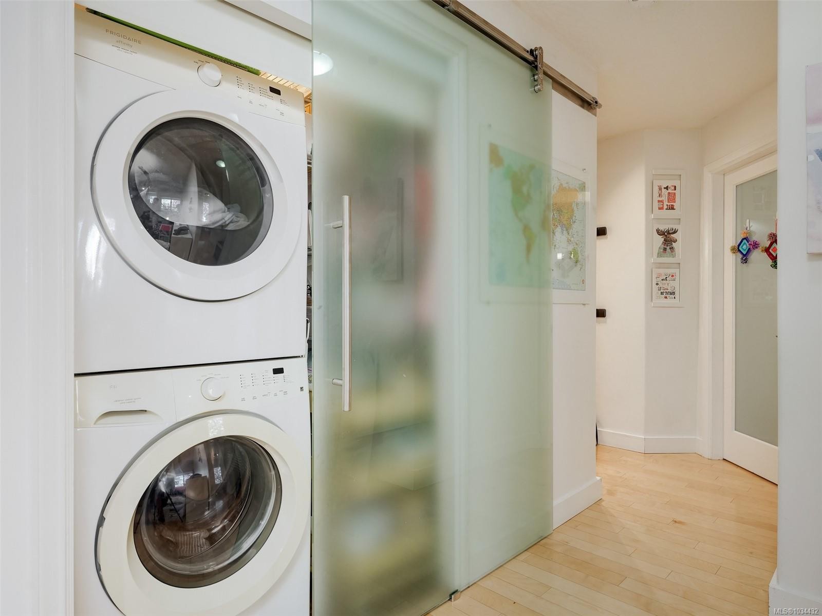 









320


Menzies

St, 202,
Victoria,




BC
V8V 2G9

