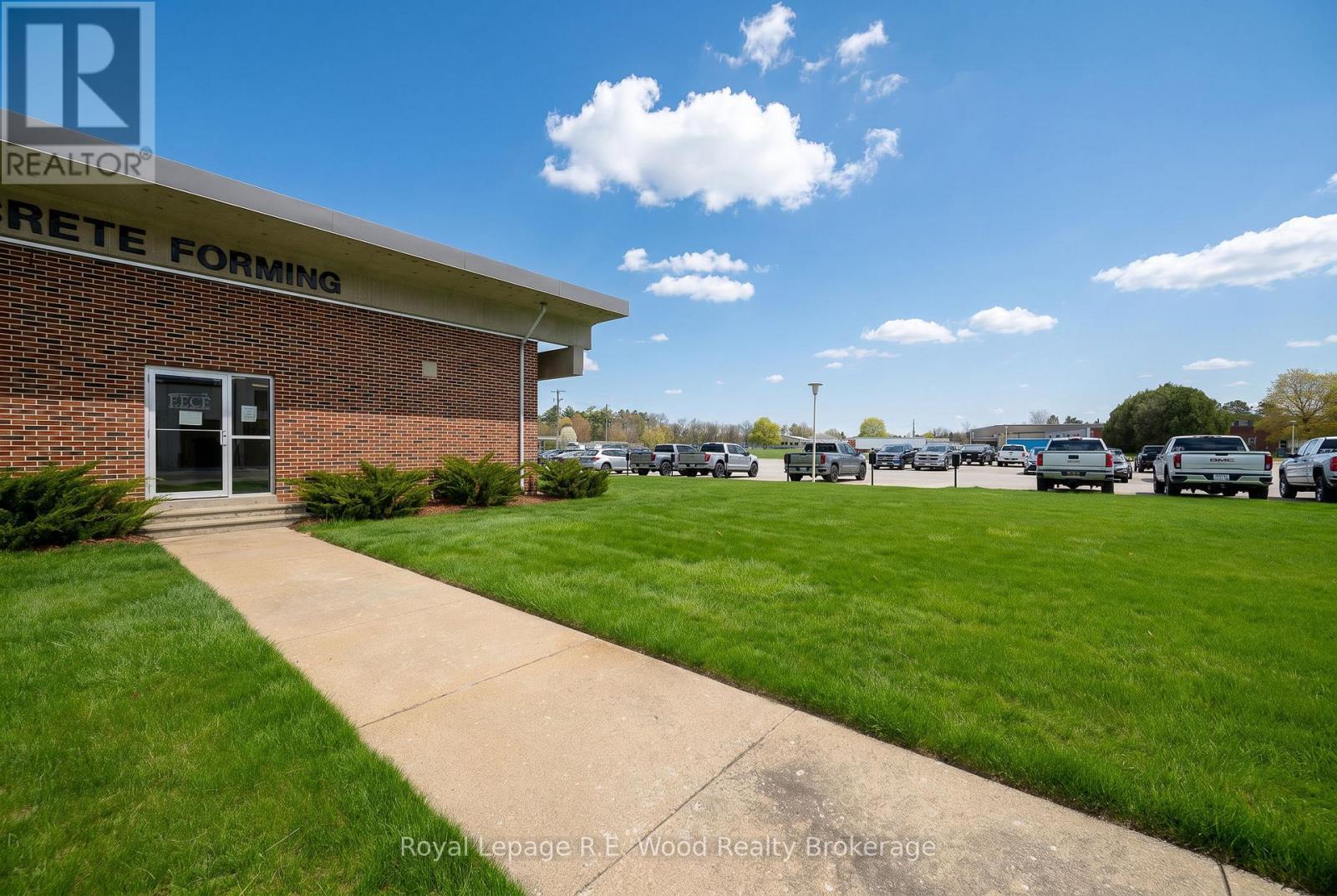 












4 ELM STREET

,
Tillsonburg,




Ontario
N4G0C4

