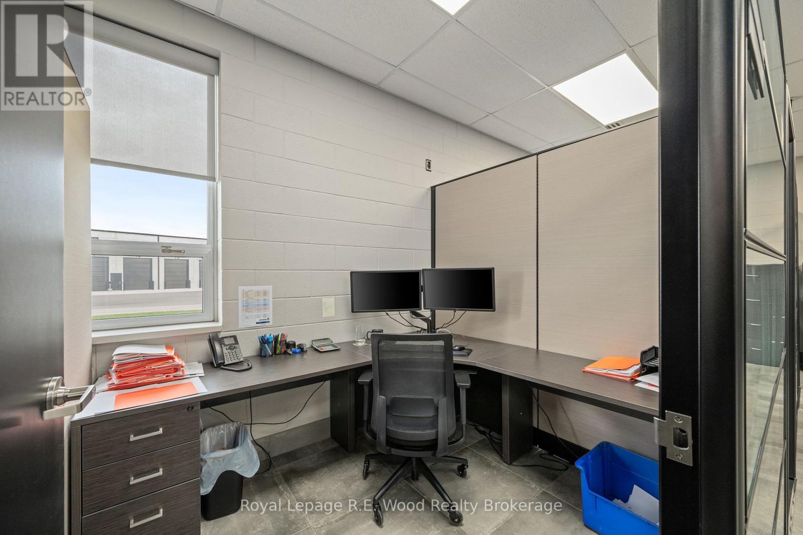 












4 ELM STREET

,
Tillsonburg,




Ontario
N4G0C4

