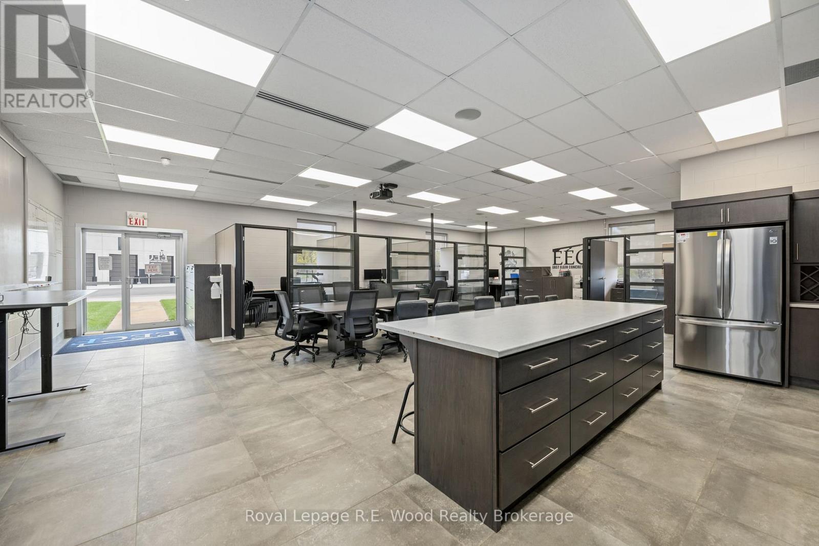 












4 ELM STREET

,
Tillsonburg,




Ontario
N4G0C4

