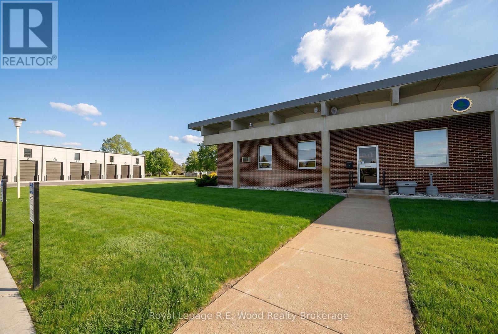












4 ELM STREET

,
Tillsonburg,




Ontario
N4G0C4

