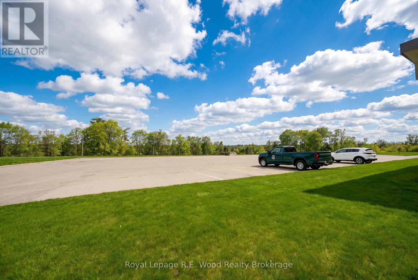 












4 ELM STREET

,
Tillsonburg,




Ontario
N4G0C4

