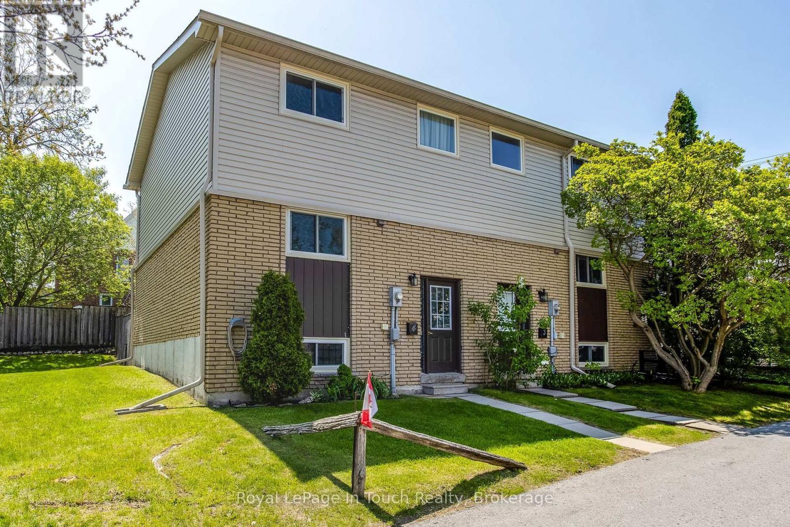 












4 - 233 INNISFIL STREET

,
Barrie (Allandale Centre),




Ontario
L4N3E9

