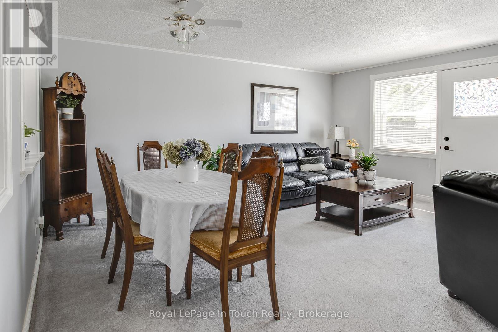 












4 - 233 INNISFIL STREET

,
Barrie (Allandale Centre),




Ontario
L4N3E9

