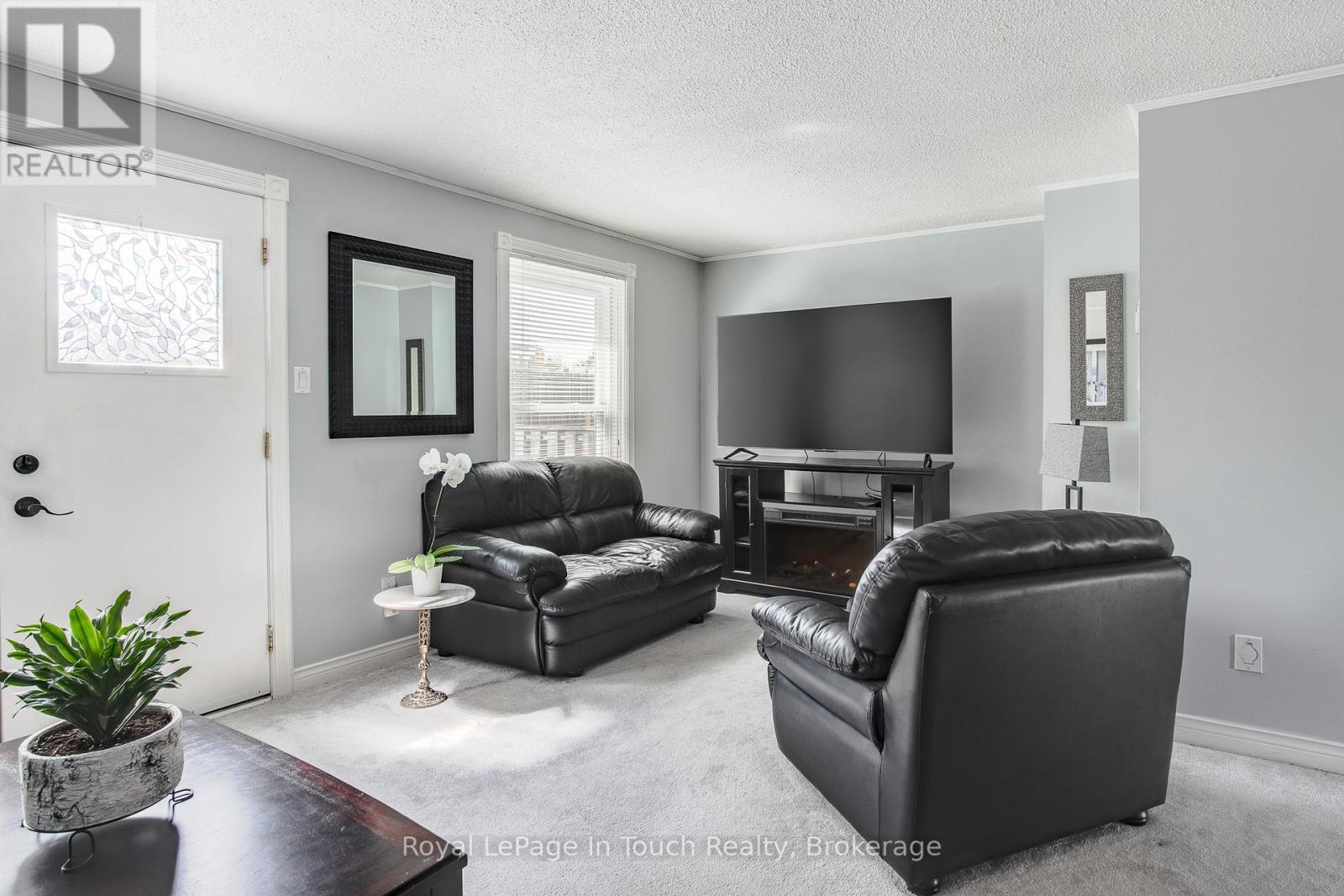 












4 - 233 INNISFIL STREET

,
Barrie (Allandale Centre),




Ontario
L4N3E9

