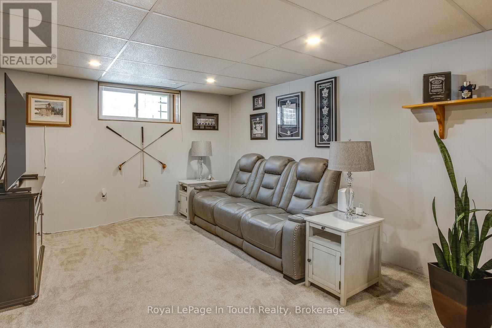 












4 - 233 INNISFIL STREET

,
Barrie (Allandale Centre),




Ontario
L4N3E9

