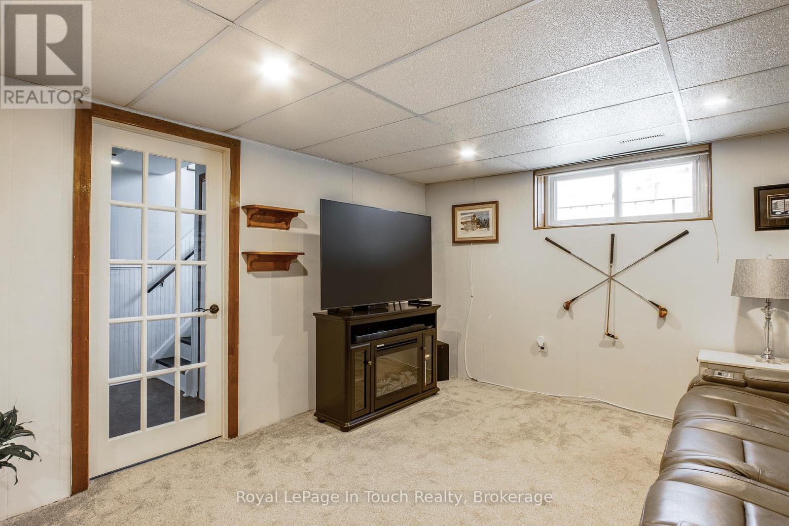 












4 - 233 INNISFIL STREET

,
Barrie (Allandale Centre),




Ontario
L4N3E9

