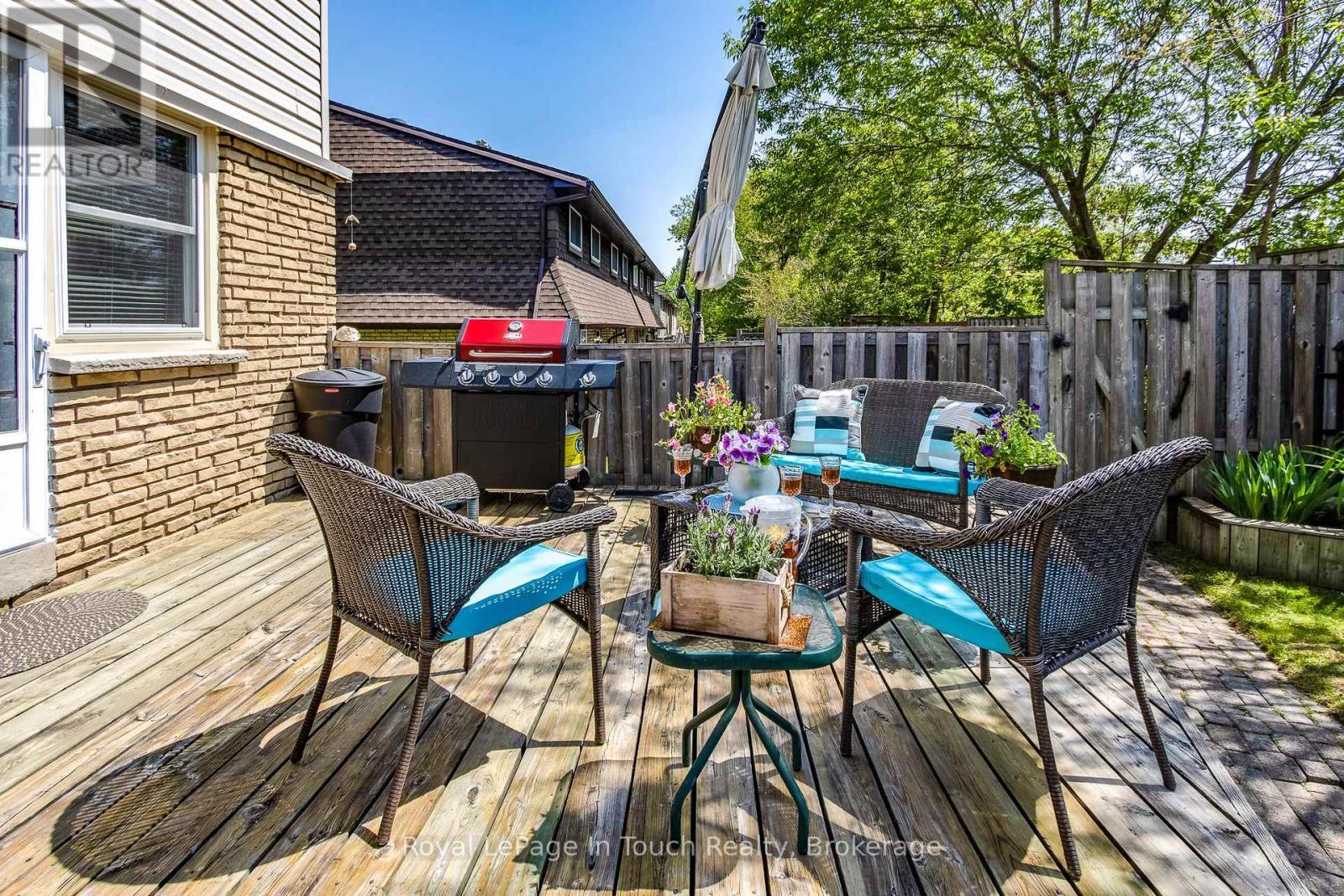 












4 - 233 INNISFIL STREET

,
Barrie (Allandale Centre),




Ontario
L4N3E9

