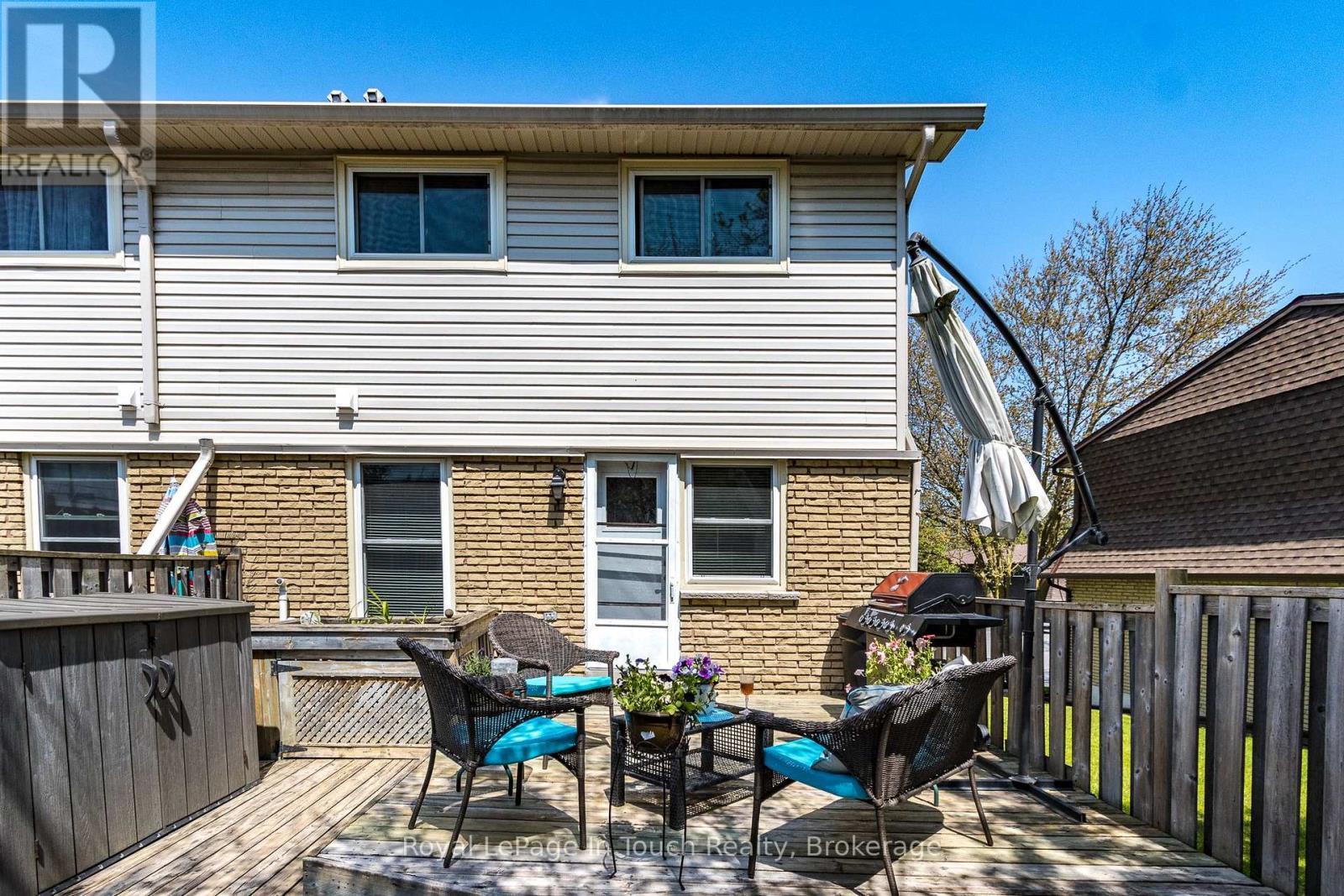 












4 - 233 INNISFIL STREET

,
Barrie (Allandale Centre),




Ontario
L4N3E9


