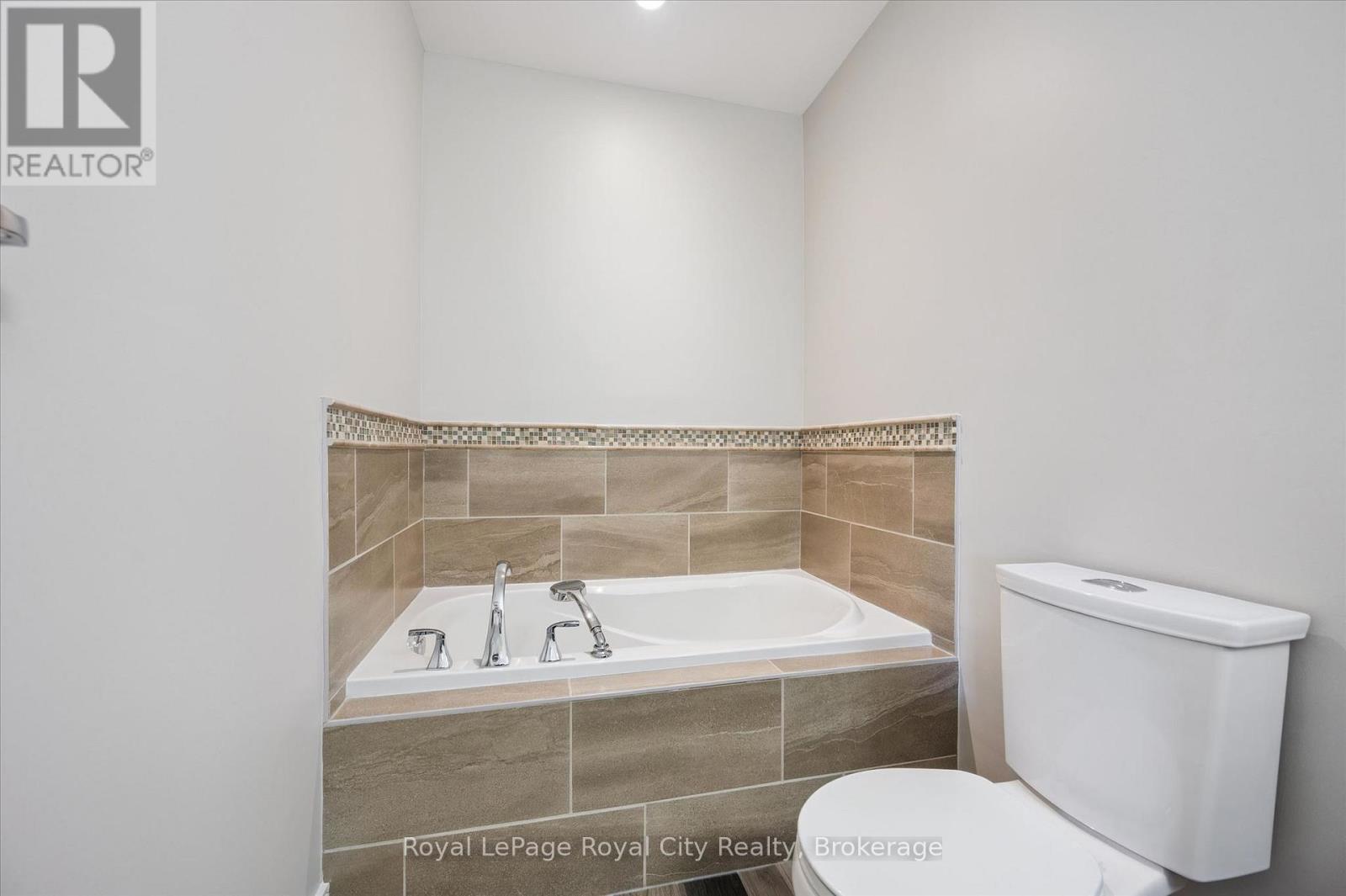 












25 - 60 ARKELL ROAD

,
Guelph (Kortright East),




Ontario
N1L0N7

