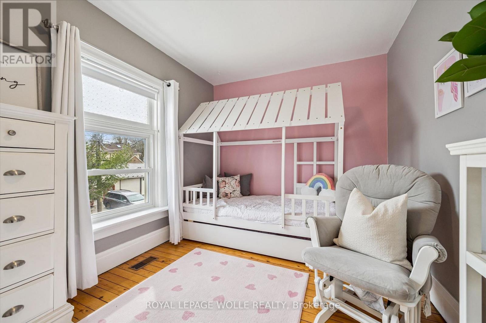 












16 HAMPTON STREET

,
Woolwich,




Ontario
N3B1X9

