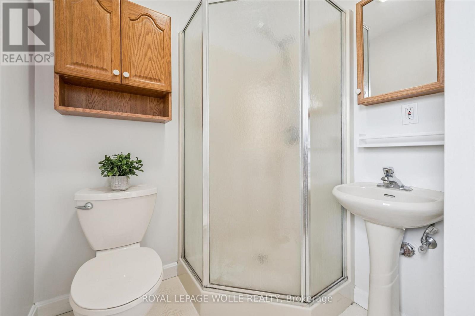












16 HAMPTON STREET

,
Woolwich,




Ontario
N3B1X9

