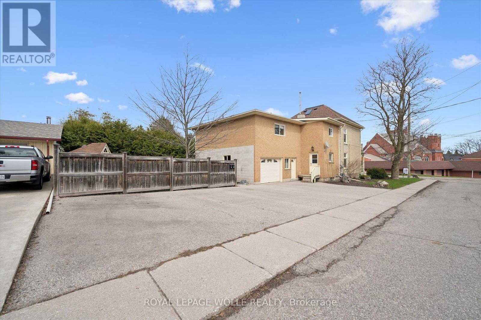 












16 HAMPTON STREET

,
Woolwich,




Ontario
N3B1X9

