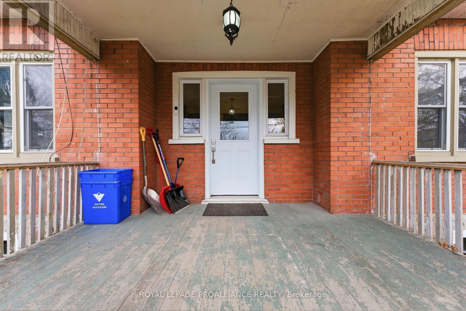 












14 ISABEL STREET

,
Belleville (Belleville Ward),




Ontario
K8P3N3

