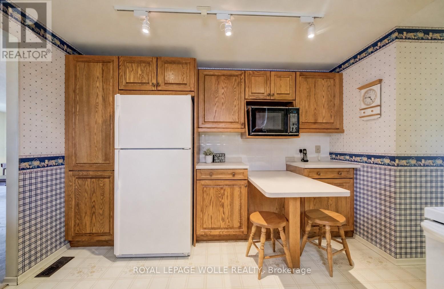 












51 UNDERHILL CRESCENT

,
Kitchener,




Ontario
N2A2S7

