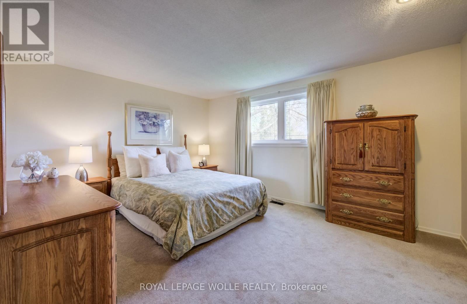 












51 UNDERHILL CRESCENT

,
Kitchener,




Ontario
N2A2S7

