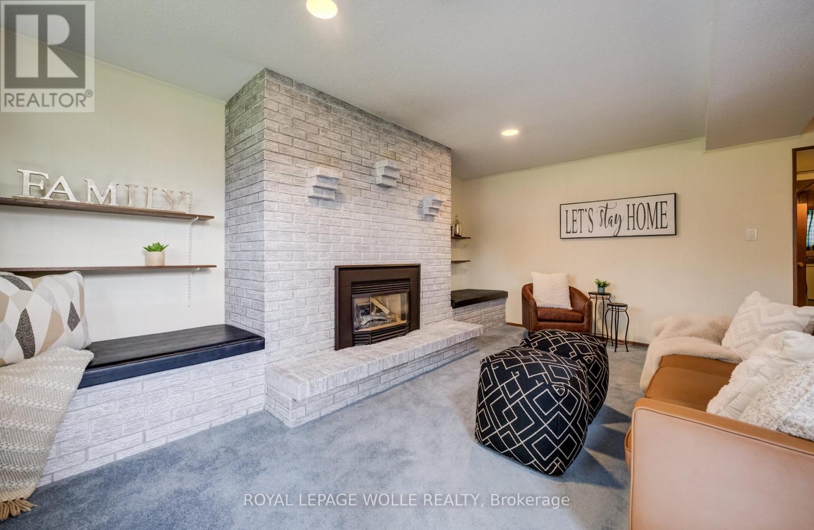 












51 UNDERHILL CRESCENT

,
Kitchener,




Ontario
N2A2S7

