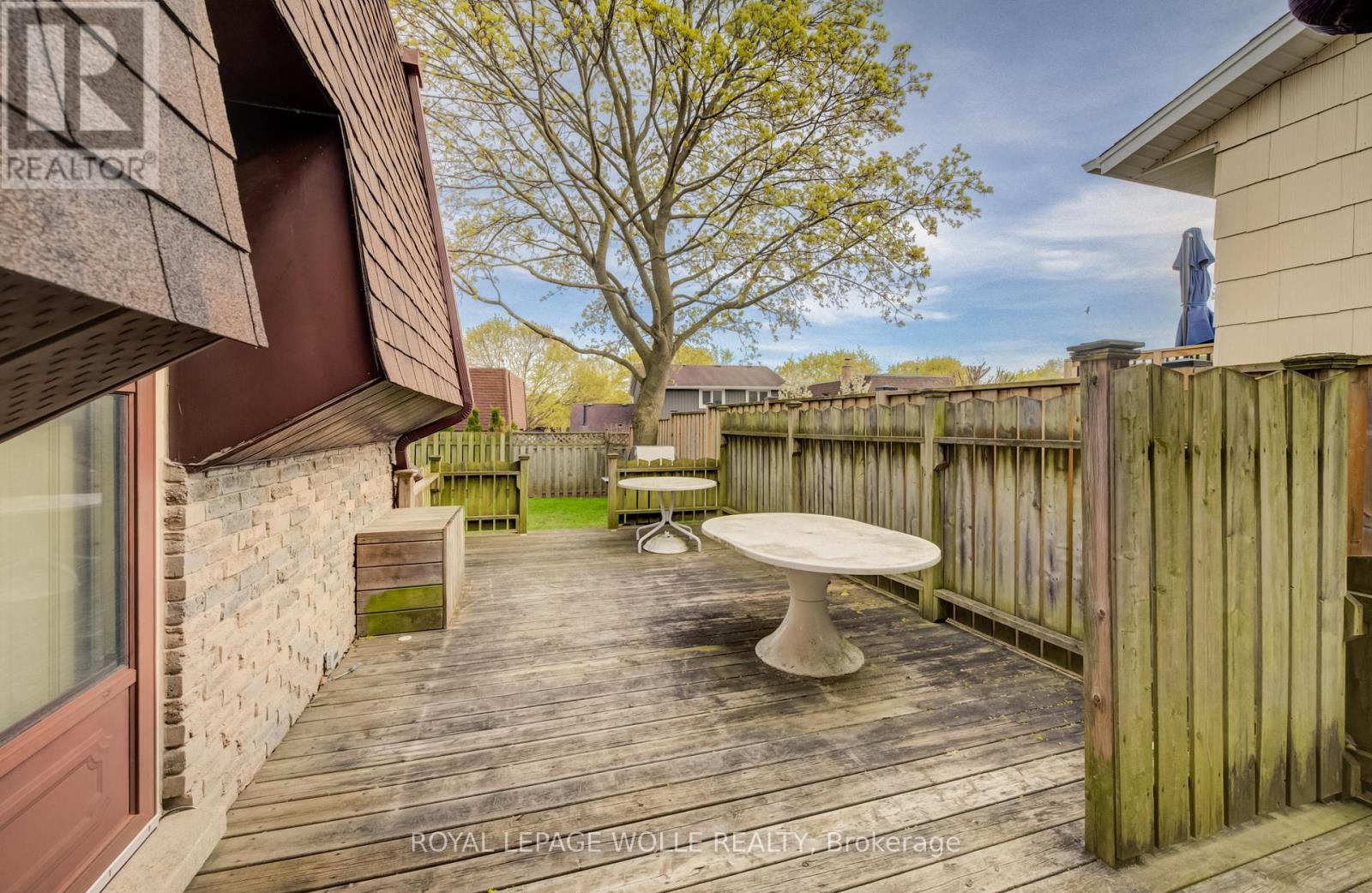 












51 UNDERHILL CRESCENT

,
Kitchener,




Ontario
N2A2S7

