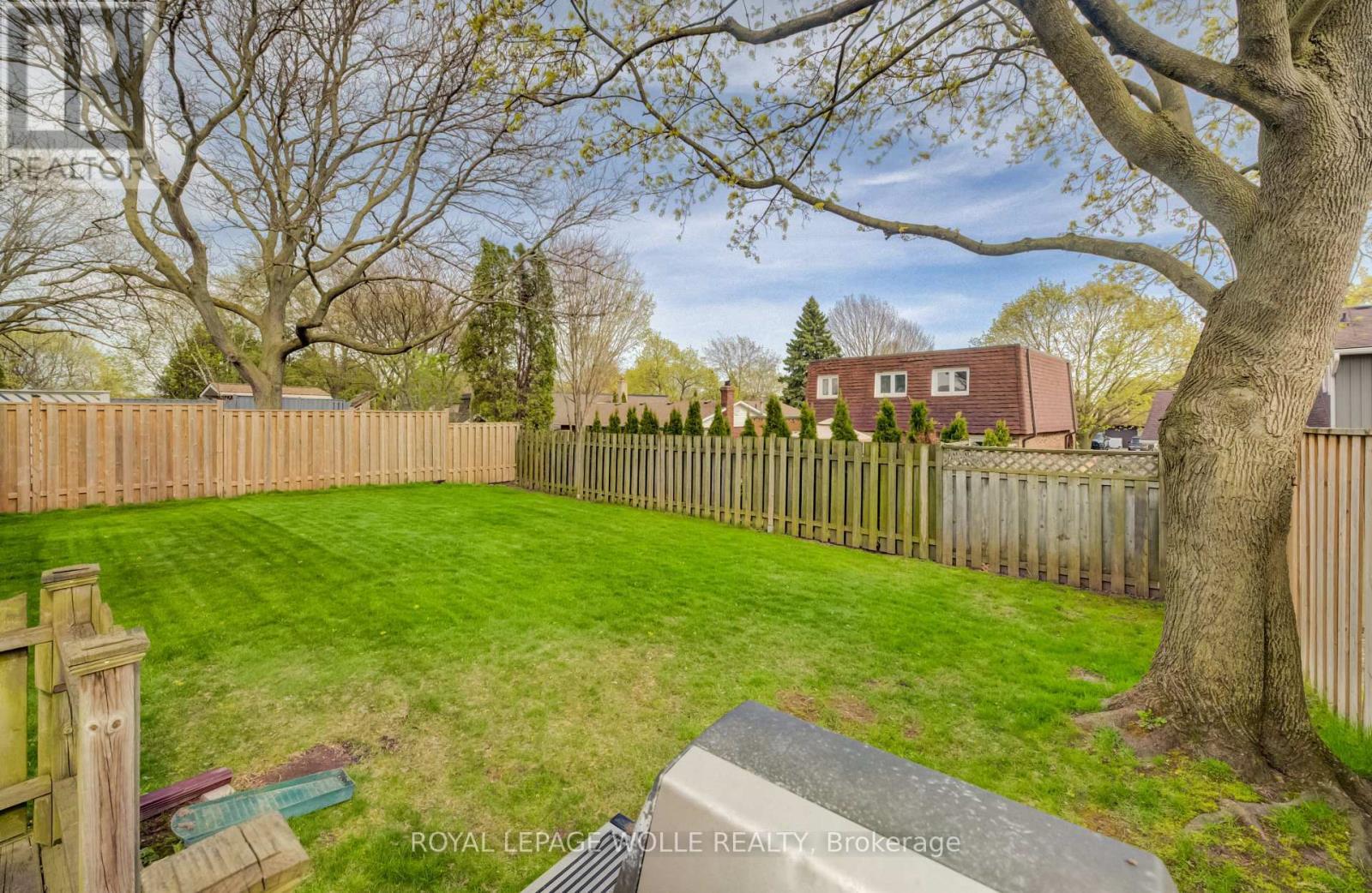 












51 UNDERHILL CRESCENT

,
Kitchener,




Ontario
N2A2S7

