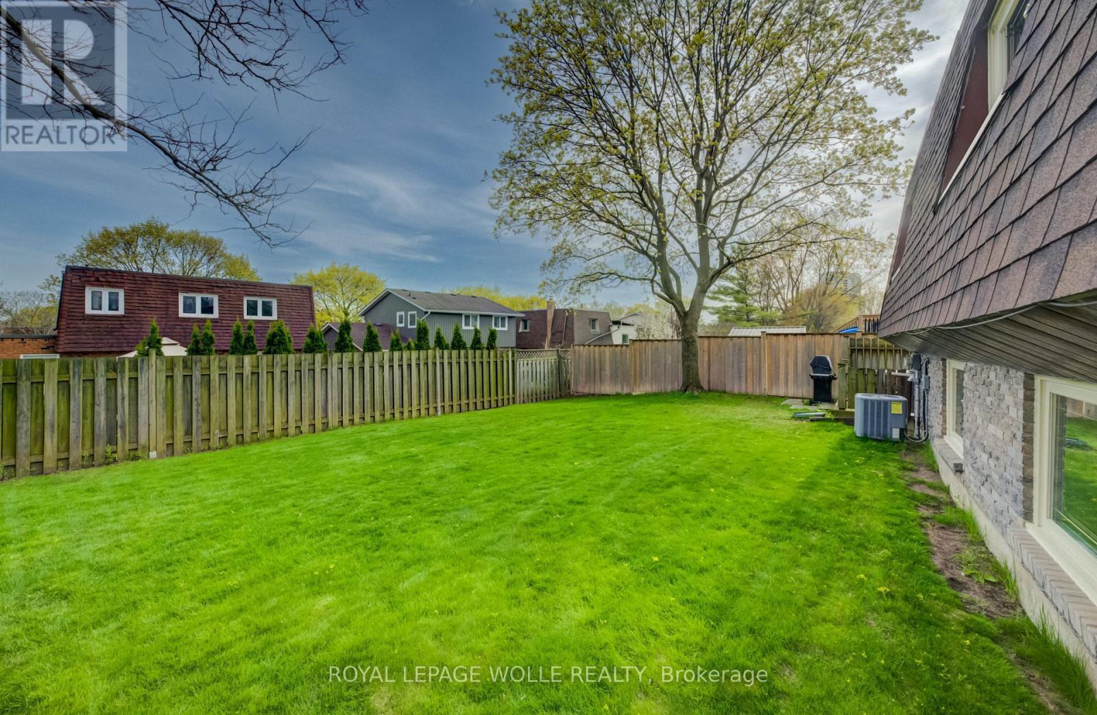 












51 UNDERHILL CRESCENT

,
Kitchener,




Ontario
N2A2S7

