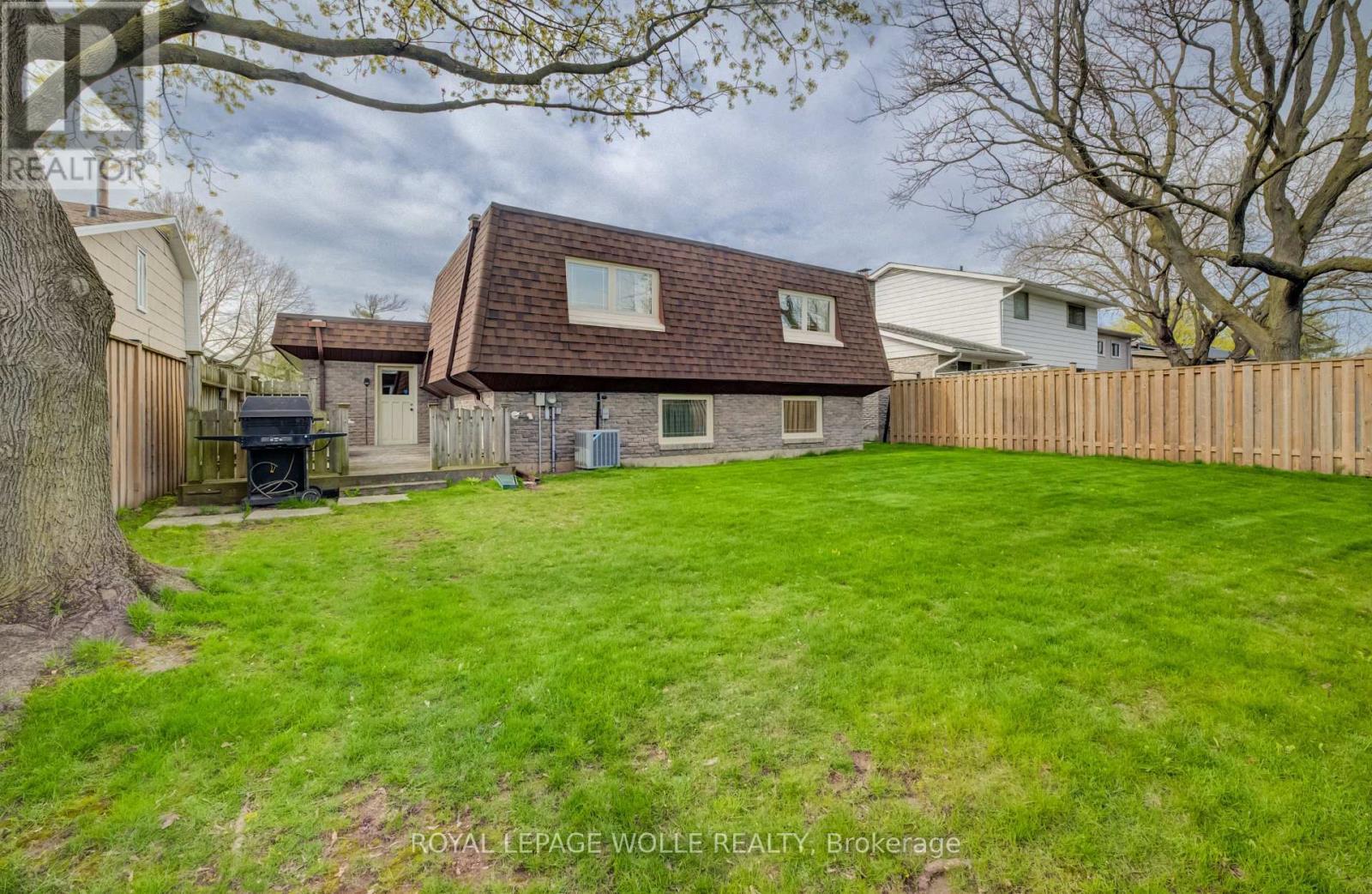 












51 UNDERHILL CRESCENT

,
Kitchener,




Ontario
N2A2S7

