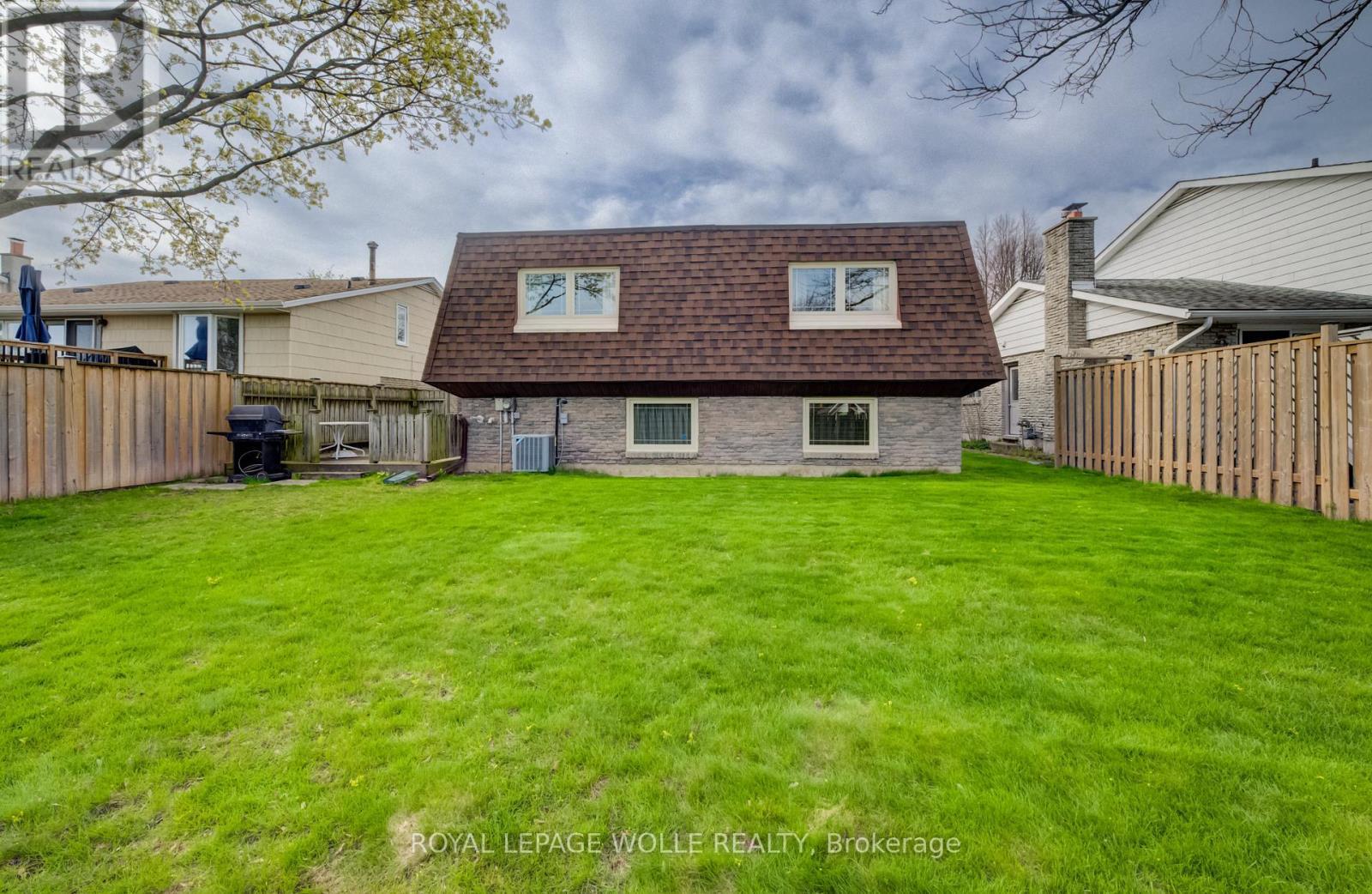 












51 UNDERHILL CRESCENT

,
Kitchener,




Ontario
N2A2S7

