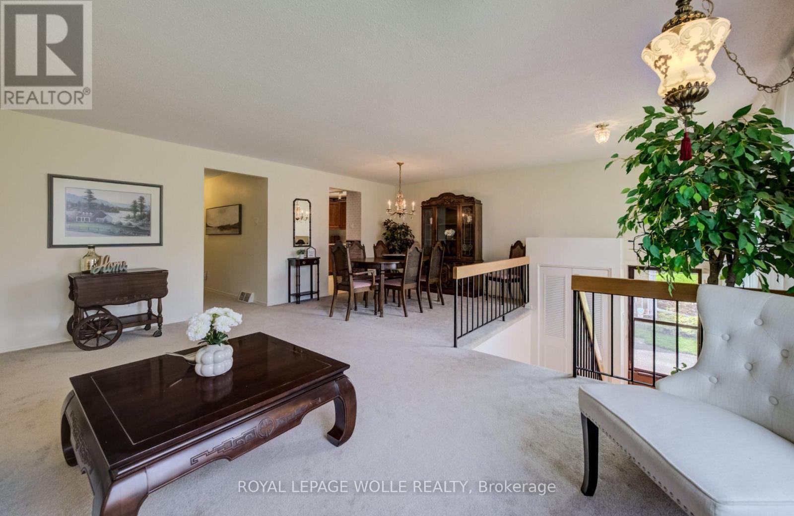 












51 UNDERHILL CRESCENT

,
Kitchener,




Ontario
N2A2S7


